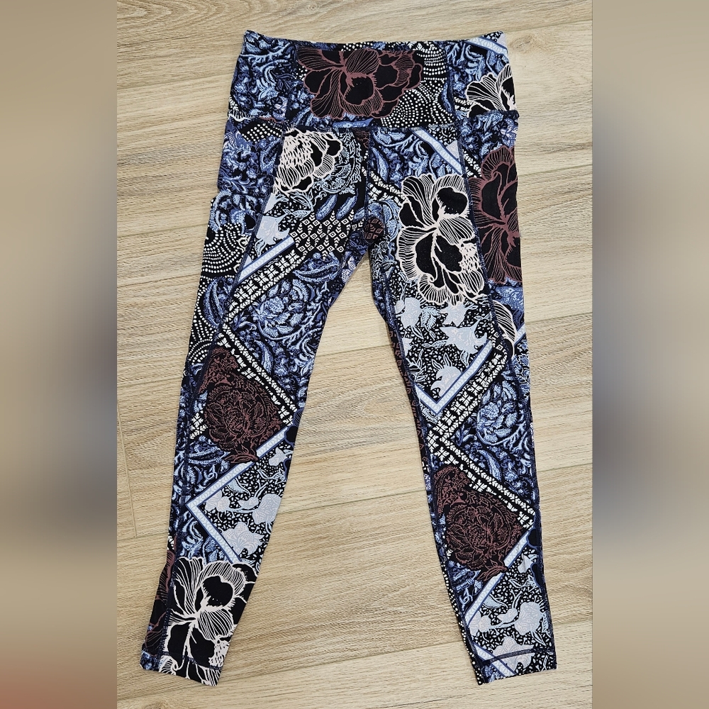 Athleta Salutation Patchwork 7/8 Legging Size S - image 2